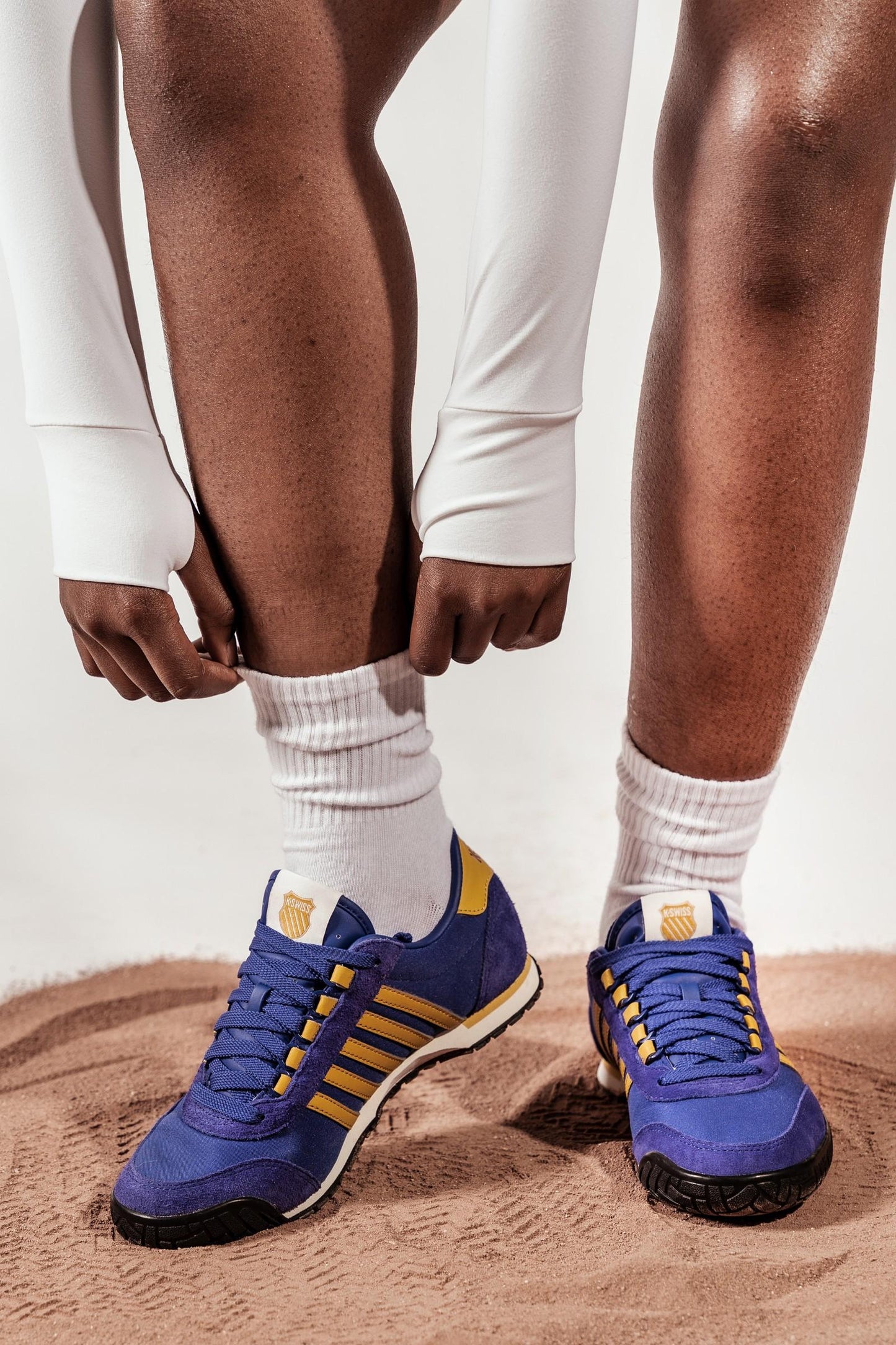 99463-482-M | VINTAGE TRAINER T | SURF THE WEB/GOLD FLAKE